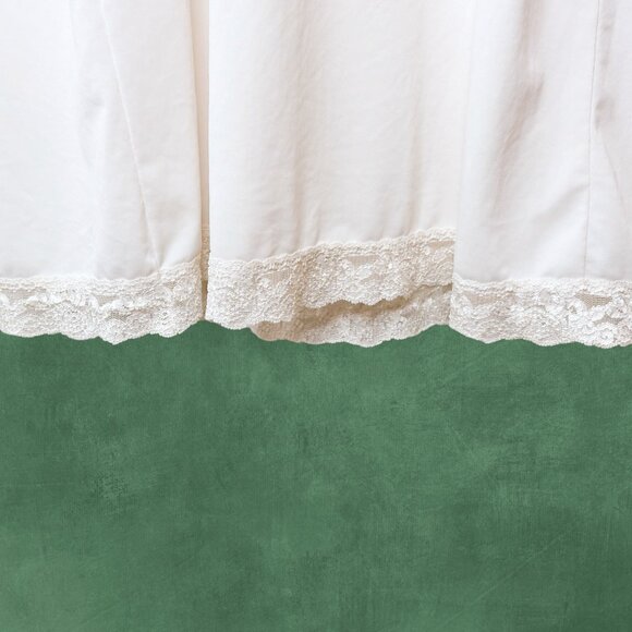 White Slip with Lace Trim, Brand Unknown, 34" Bust - Picture 5 of 5